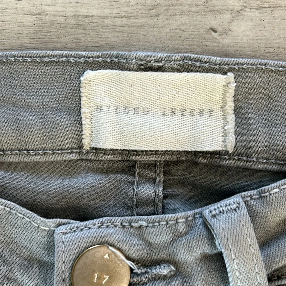 Gilded Intent size 27 gray skinny fit moto jeans Buckle